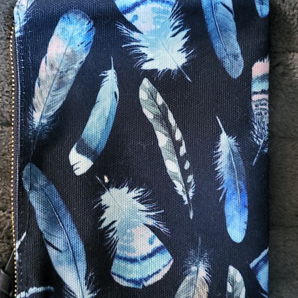 NWT! Medium Sized Blue Feathers Pouch! - Picture 8 of 8